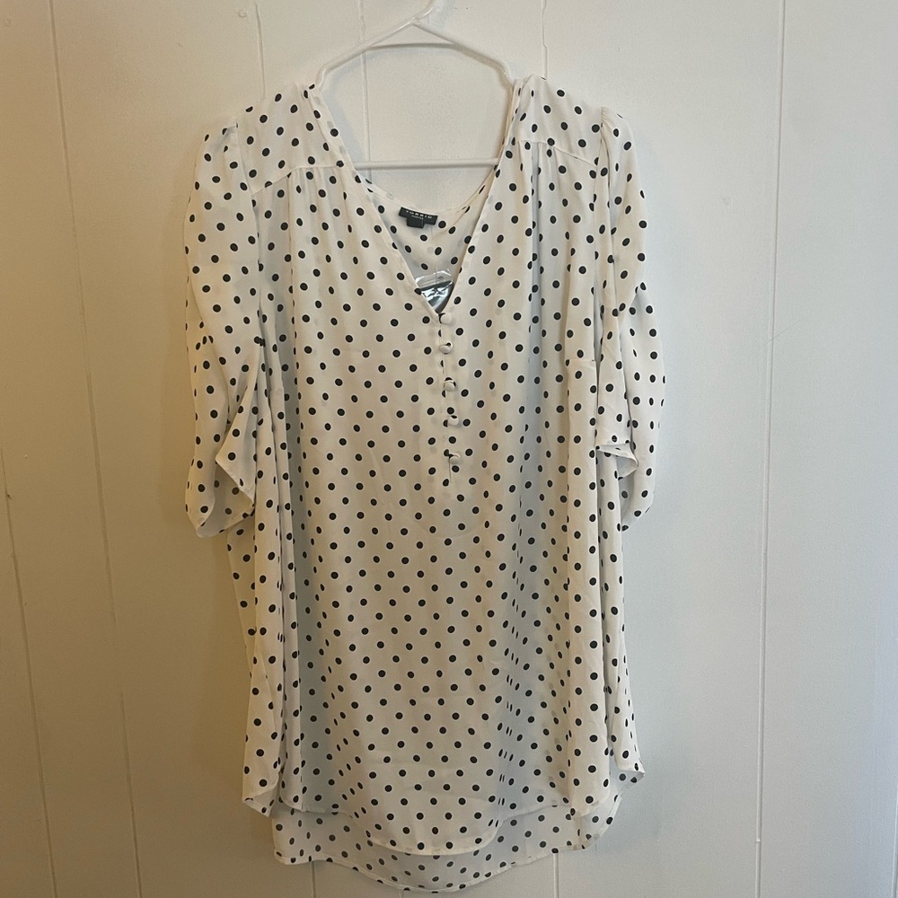 Torrid plus size White Polka Dot Blouse nwt size 4X